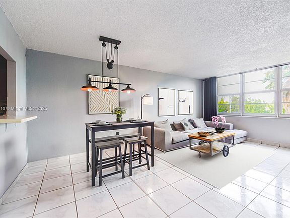 4th image of 1020 Meridian Ave #230
