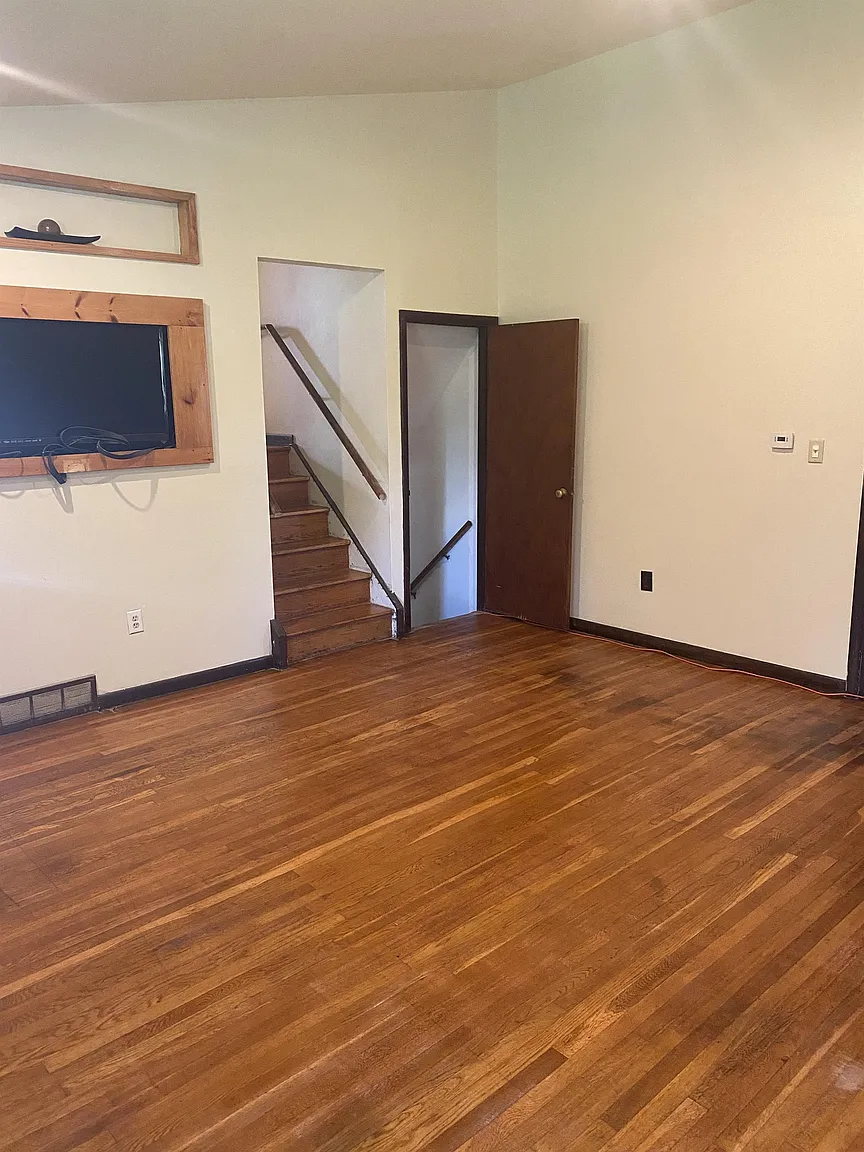 1105 Nancy Dr photo 1