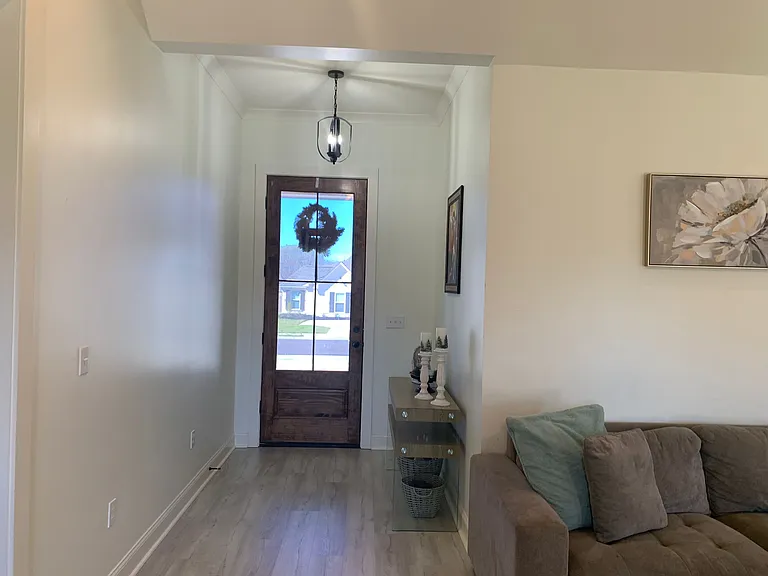 805 Montclaire Dr — Photo 5