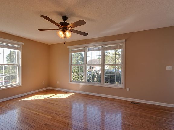 2nd image of 409 Diana Ct