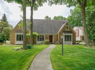 1975 Thistlewood Rd, Okemos, MI 48864