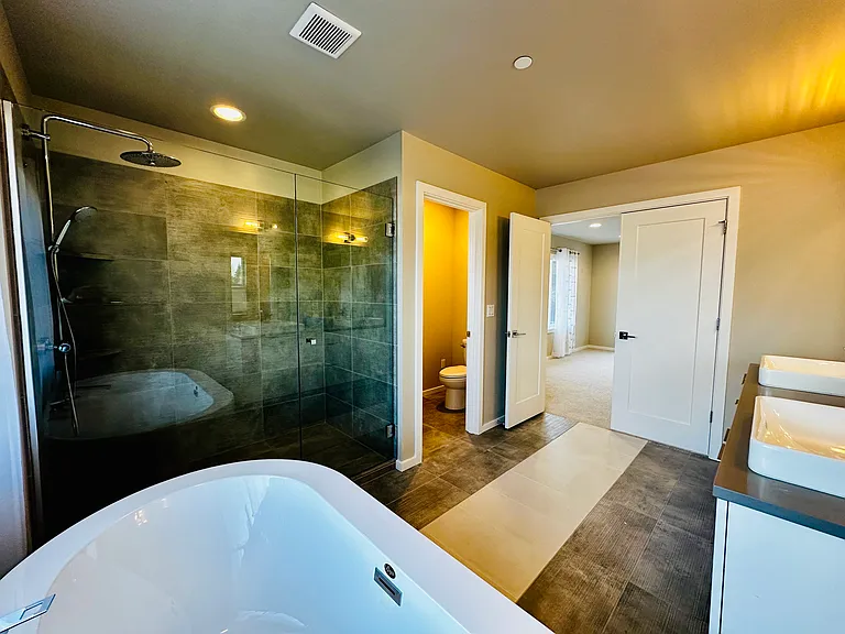 2nd floor - Master Bath