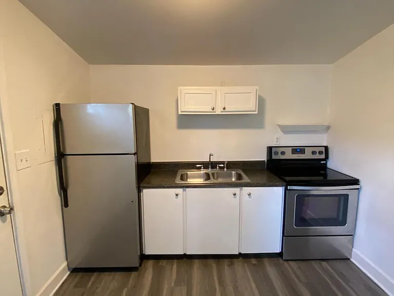 4803 Lexington Ave #B — Photo 2