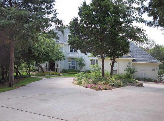 2nd image of 3121 Misty Oak Dr