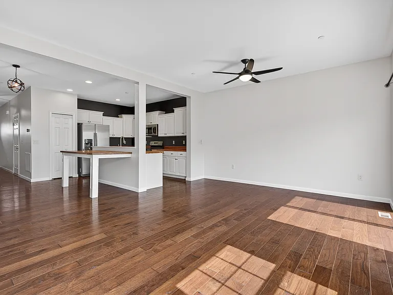 1772 Fairbank Ln — Photo 6