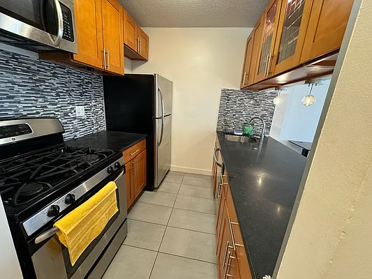 Rented by BATTERY PARK CITY RESIDENTIAL LLC | media 10