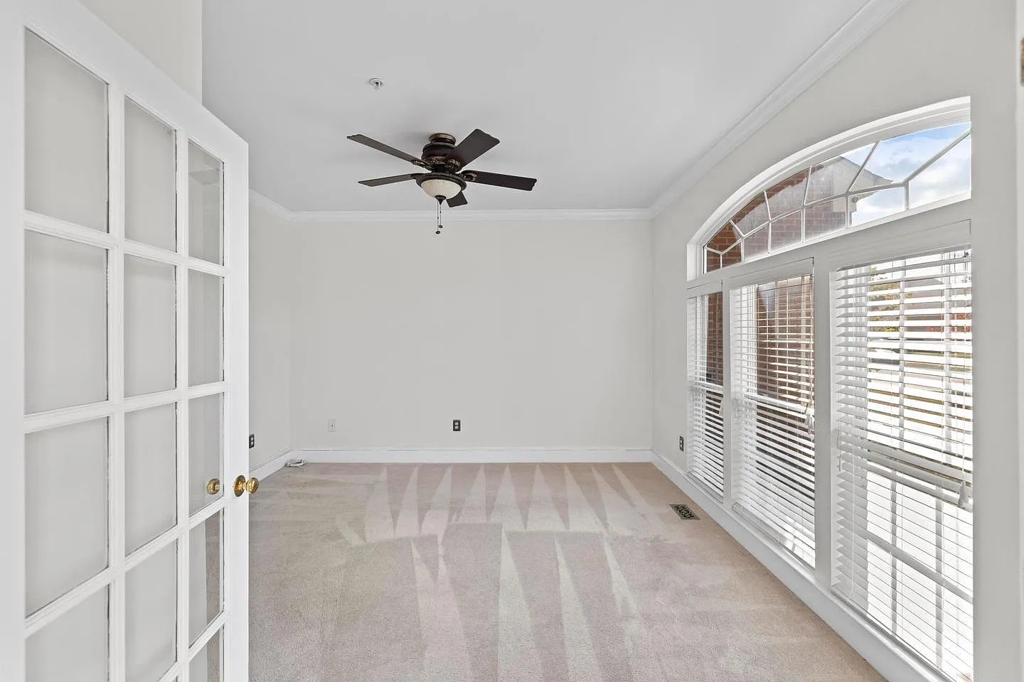 4 bed, 3.5 bath, 3220 sqft, $4,400 — Photo 3