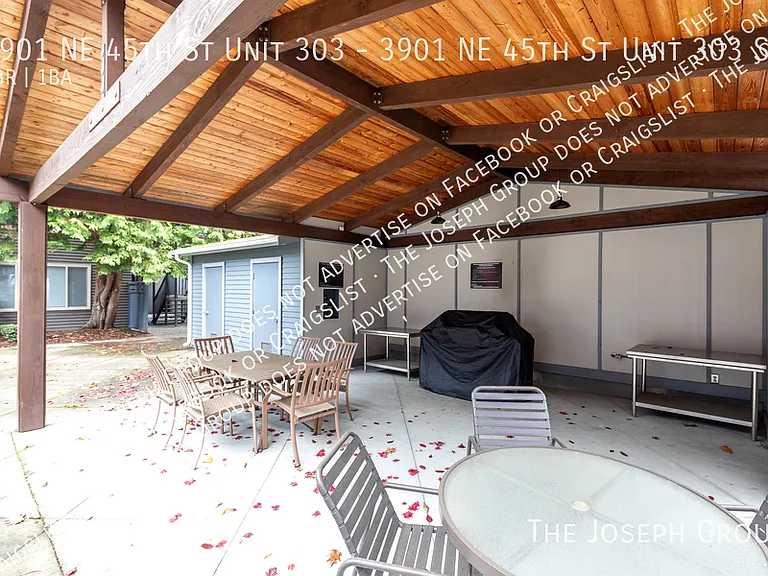 Laurelhurst — Photo 4