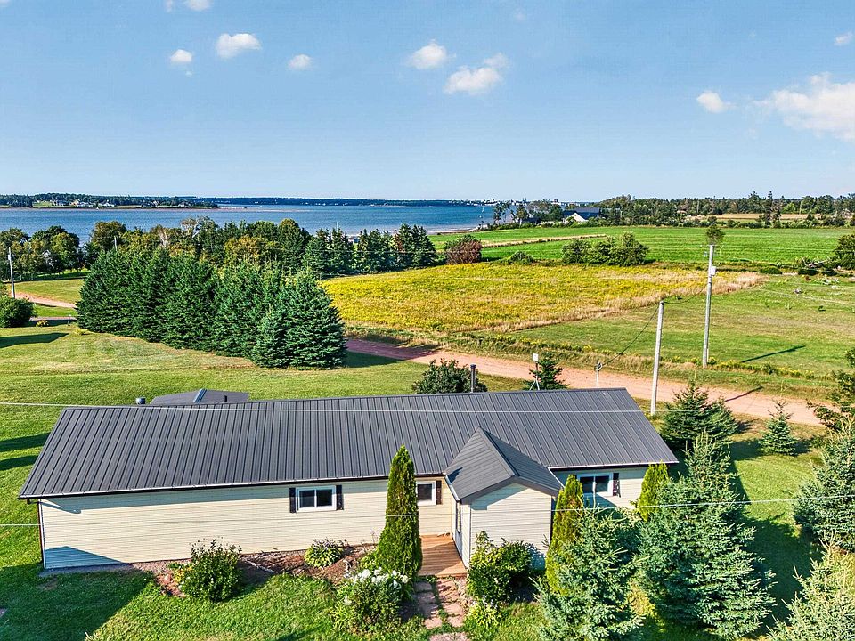 1st image of 4 Maple Dr