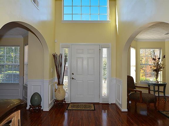 4th image of 240 Flower Ln