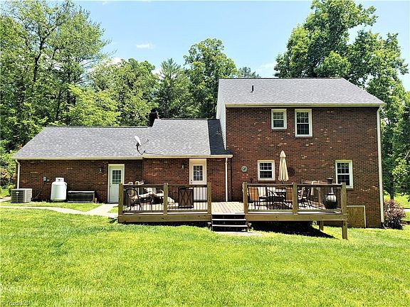 3rd image of 209 Sedgefield Cir