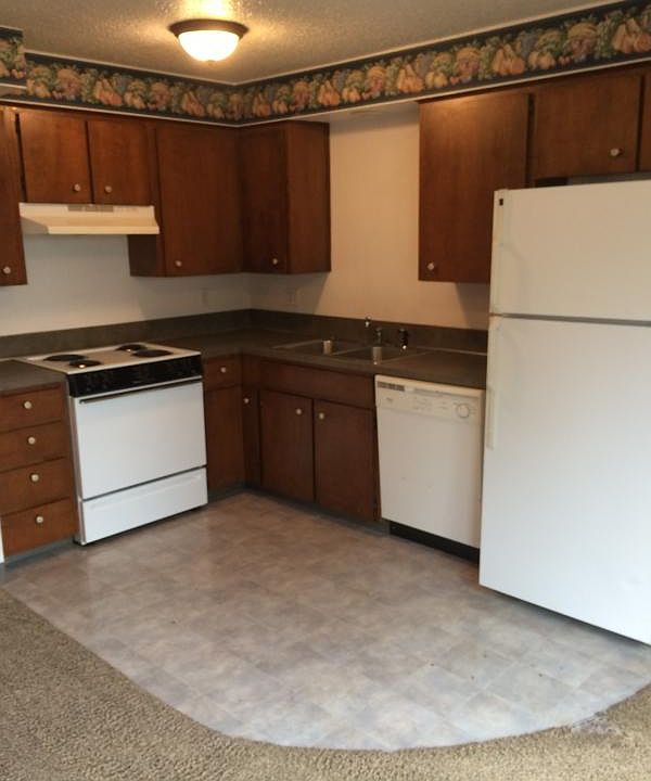 2nd image of 1135 Applegate St