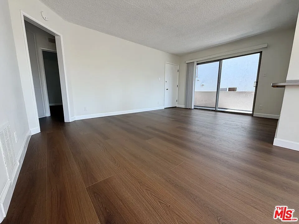 3 bed, 2.0 bath, 1600 sqft, $4,250 — Photo 2