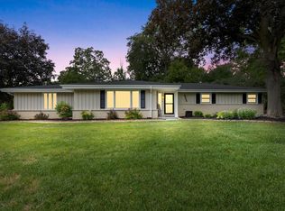 5555 S Overlook Dr, New Berlin, WI 53146