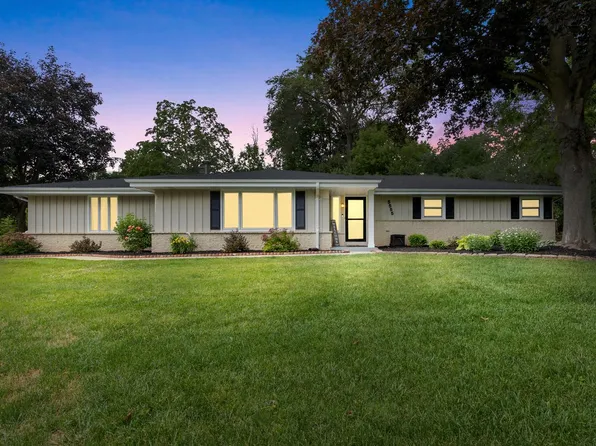 5555 South Overlook DRIVE, New Berlin, WI 53146