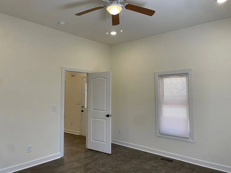 1125 N Main St — Photo 11