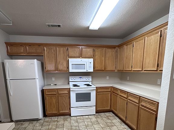 3rd image of 308 Janelle Dr APT B