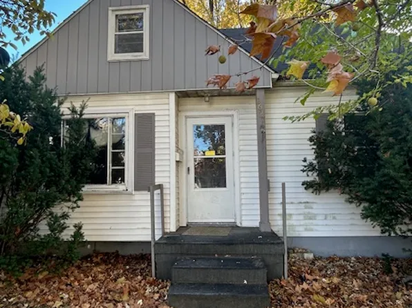 2627 Mackin Rd, Flint, MI 48504