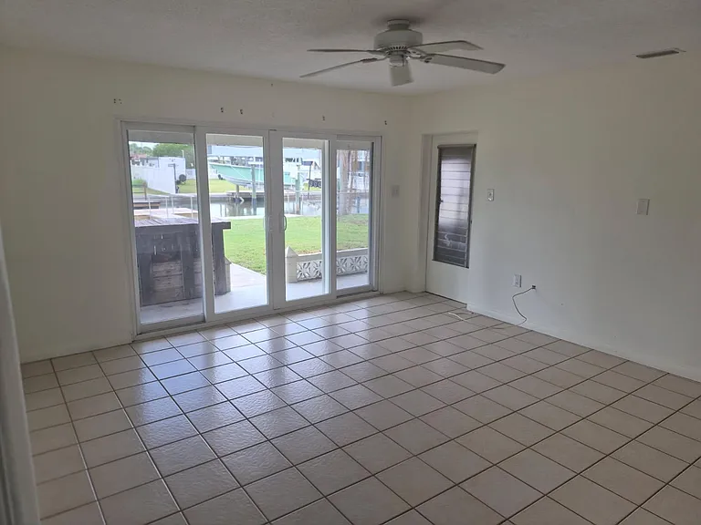 13934 Sommers Ave — Photo 5