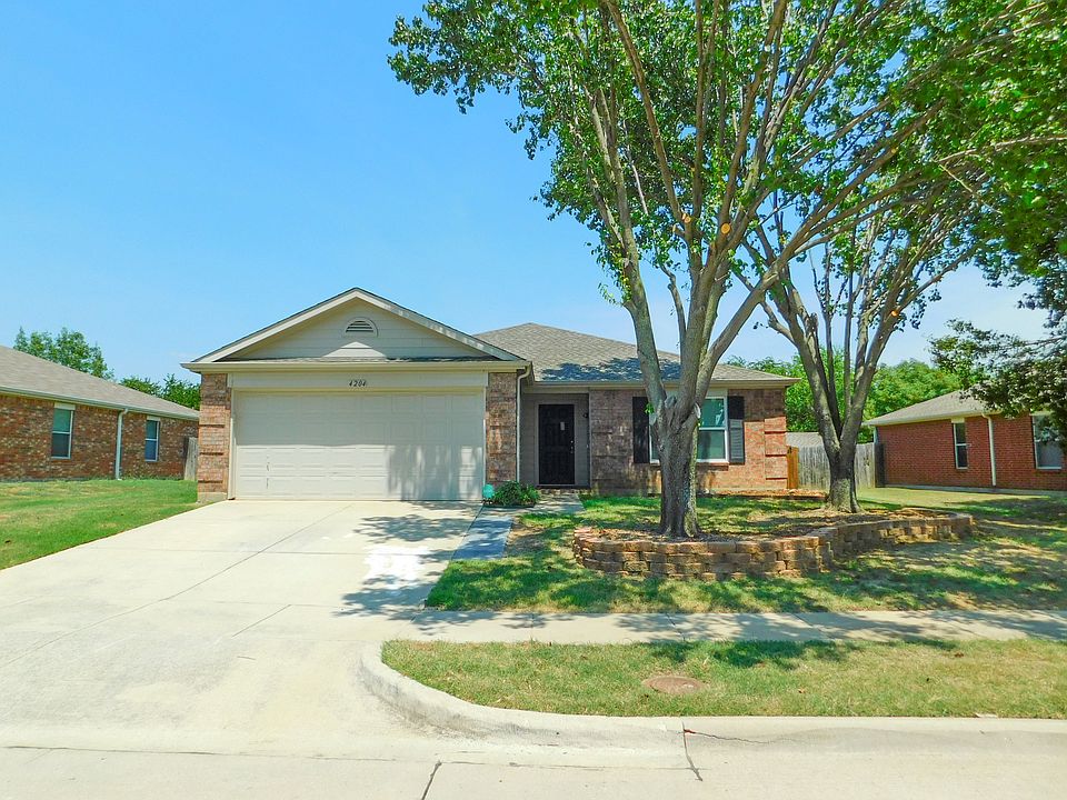 1st image of 4204 Vinyard Way