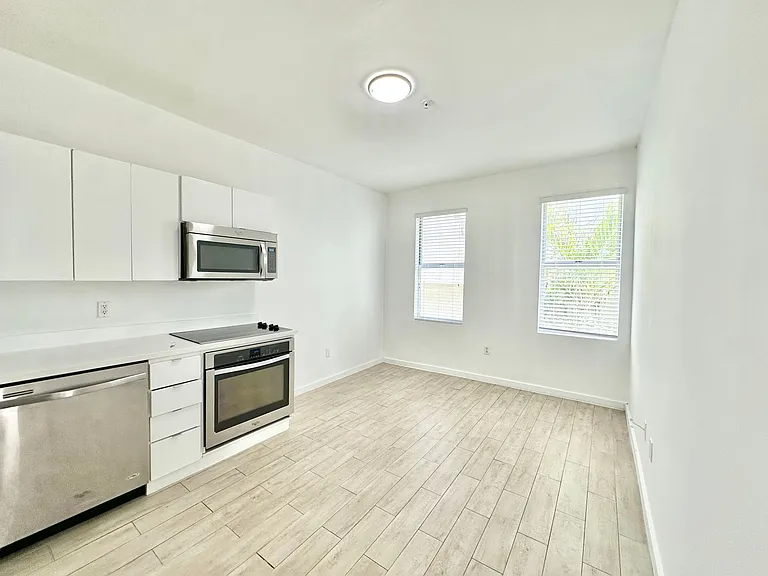 1611 Meridian Ave #305 — Photo 3