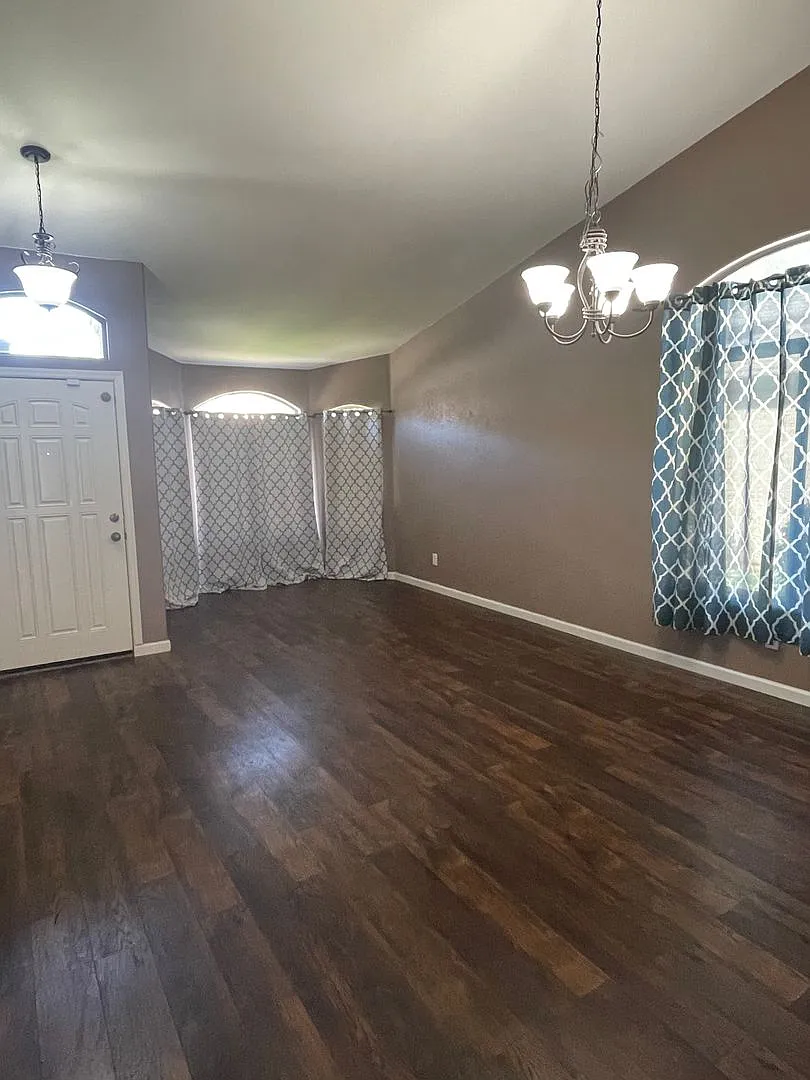 12411 W Rancho Dr — Photo 3