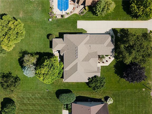 3rd image of 2464 Shenandoah Dr