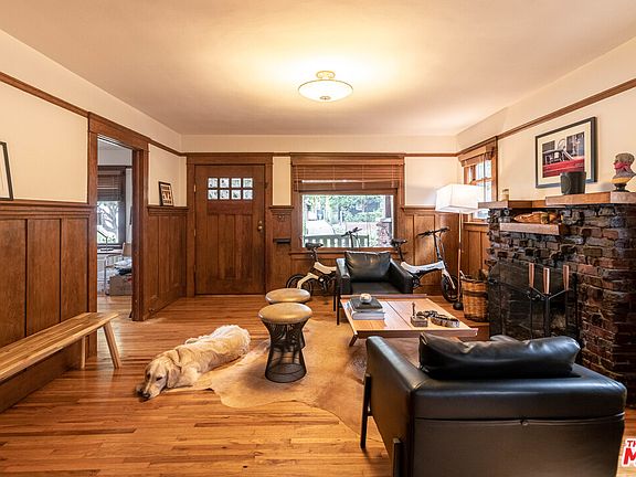 3rd image of 437 Ashland Ave