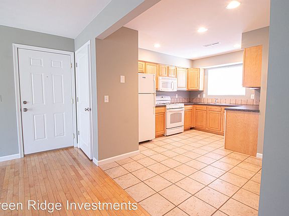 4th image of 865 Grand Ave NE APT A