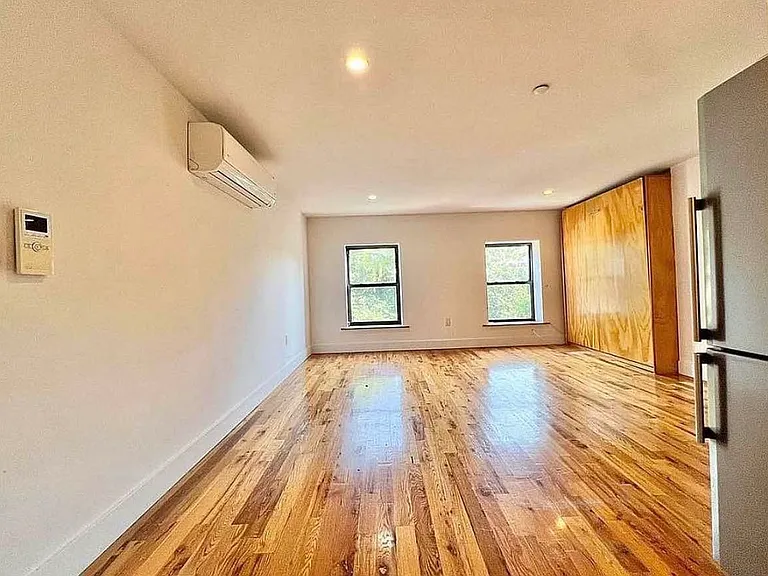 448 Jefferson Ave #4R — Photo 2