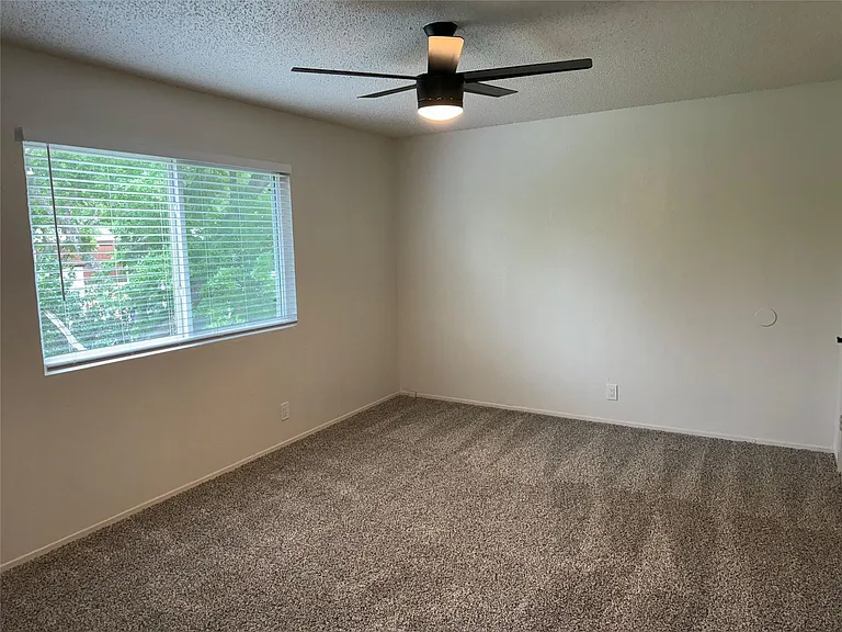 6808 Blue Dawn Trl #B — Photo 8
