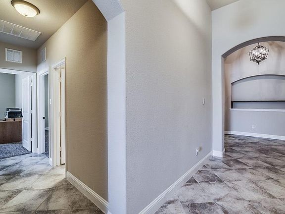3rd image of 412 Sagebrush Ln
