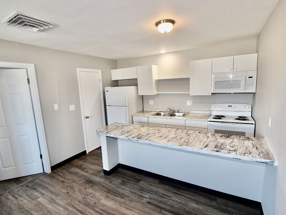 1st image of 1222 Elm Ave #105