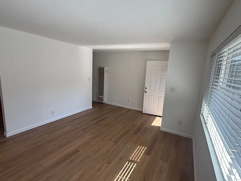 Willard Ave - 301 — Photo 22
