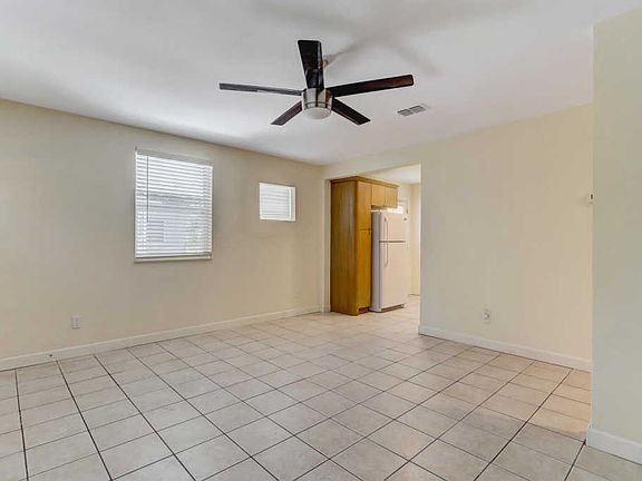 3rd image of 5612 Hollinhead Ln