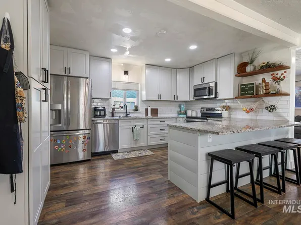 812 Idaho Ave, Filer, ID 83328