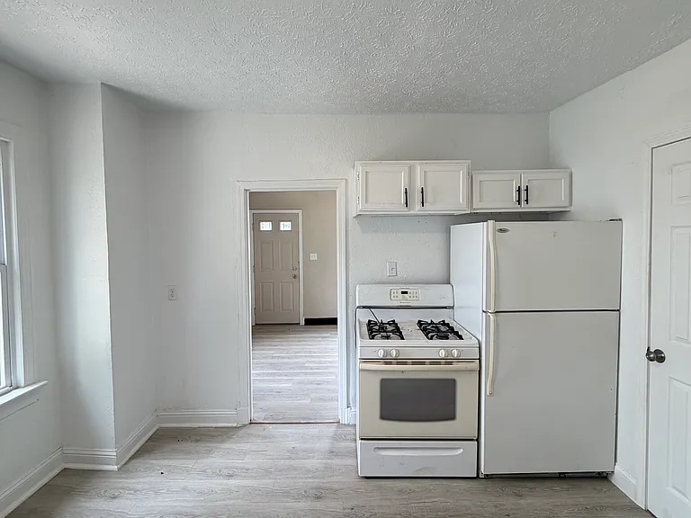 10225 Avon Ave — Photo 4