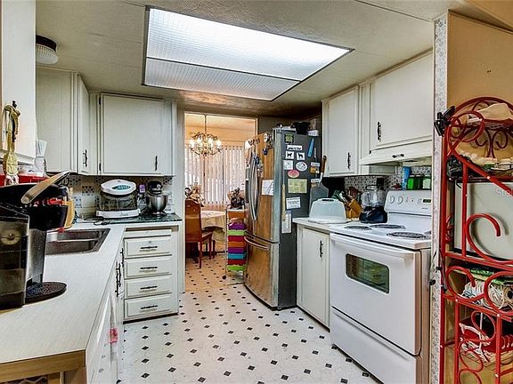 3rd image of 3646 Muller Dr