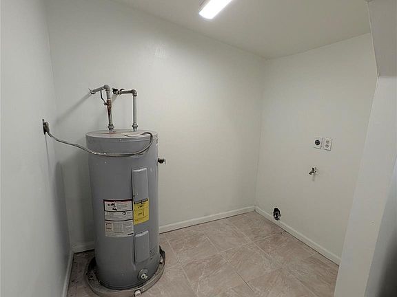 5th image of 2211 Ella Blvd