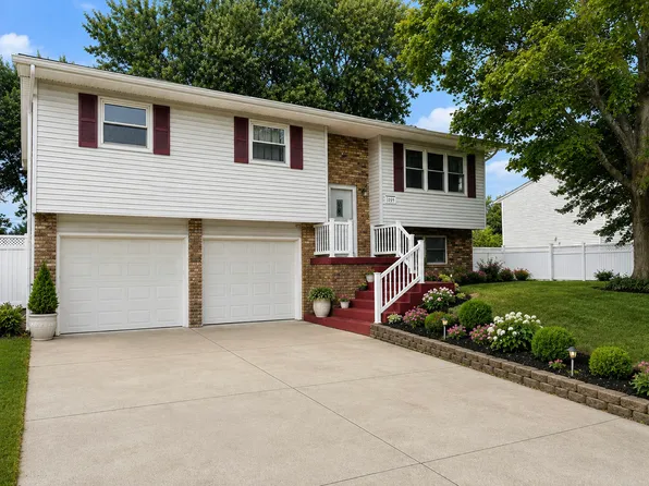 1059 Meadow Ln, Colona, IL 61241