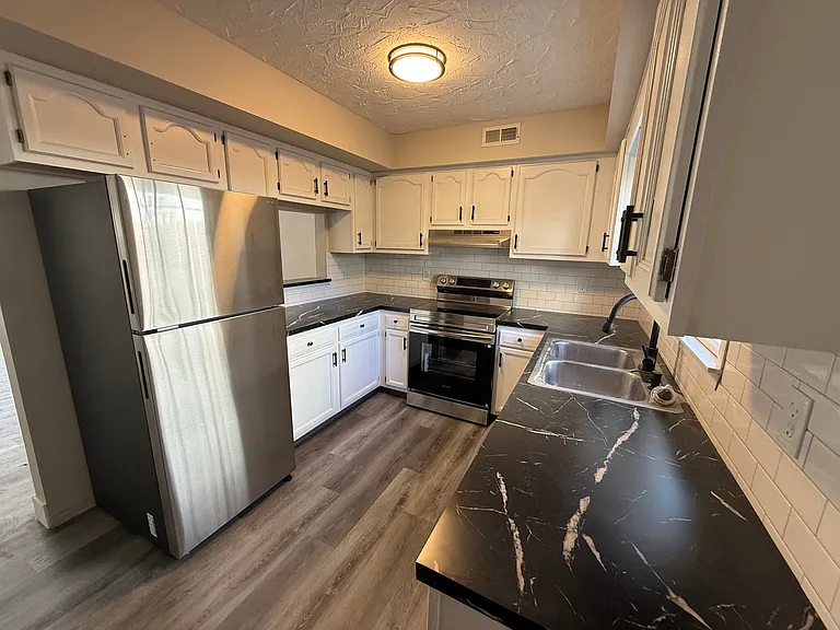Pinnacle Townhomes — Photo 6