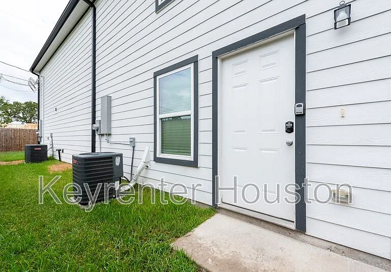 8635 Sunderland Rd #A — Photo 23