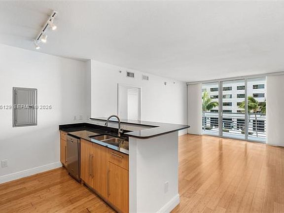 2nd image of 335 Biscayne Blvd APT 908