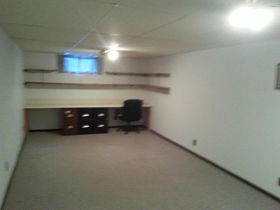 5th image of 904 Meadowlane Dr