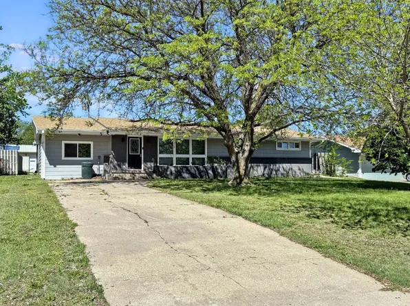 705 N Poplar St, Beloit, KS 67420