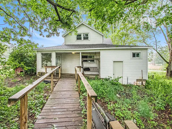 13500 Cleveland Ave, Buchanan, MI 49107