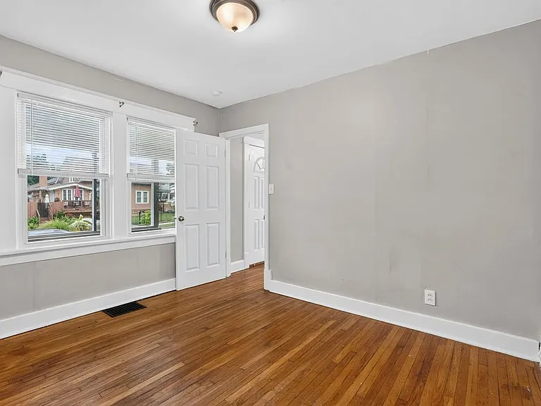 9006 Baroda Ave — Photo 16