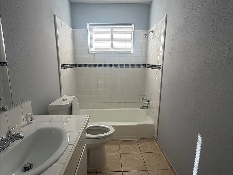4624 Bell St #7 — Photo 8