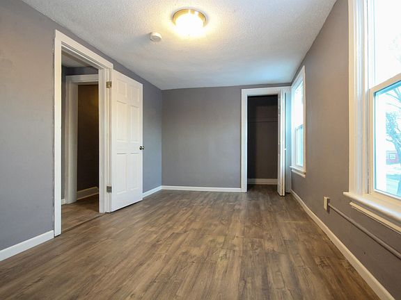 2nd image of 391 Sherburne Ave Unit 2