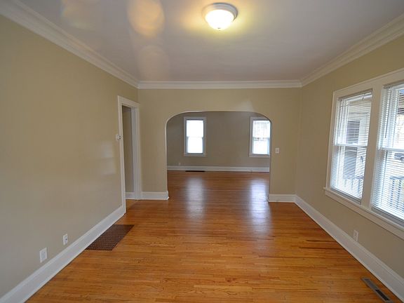 4th image of 4204 Oakland Ave